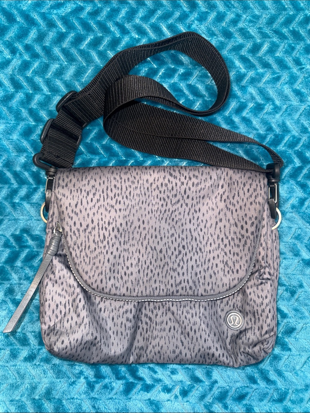 lululemon athletica Dottie Dash Slate Black Party OM Bag w/ Black Strap